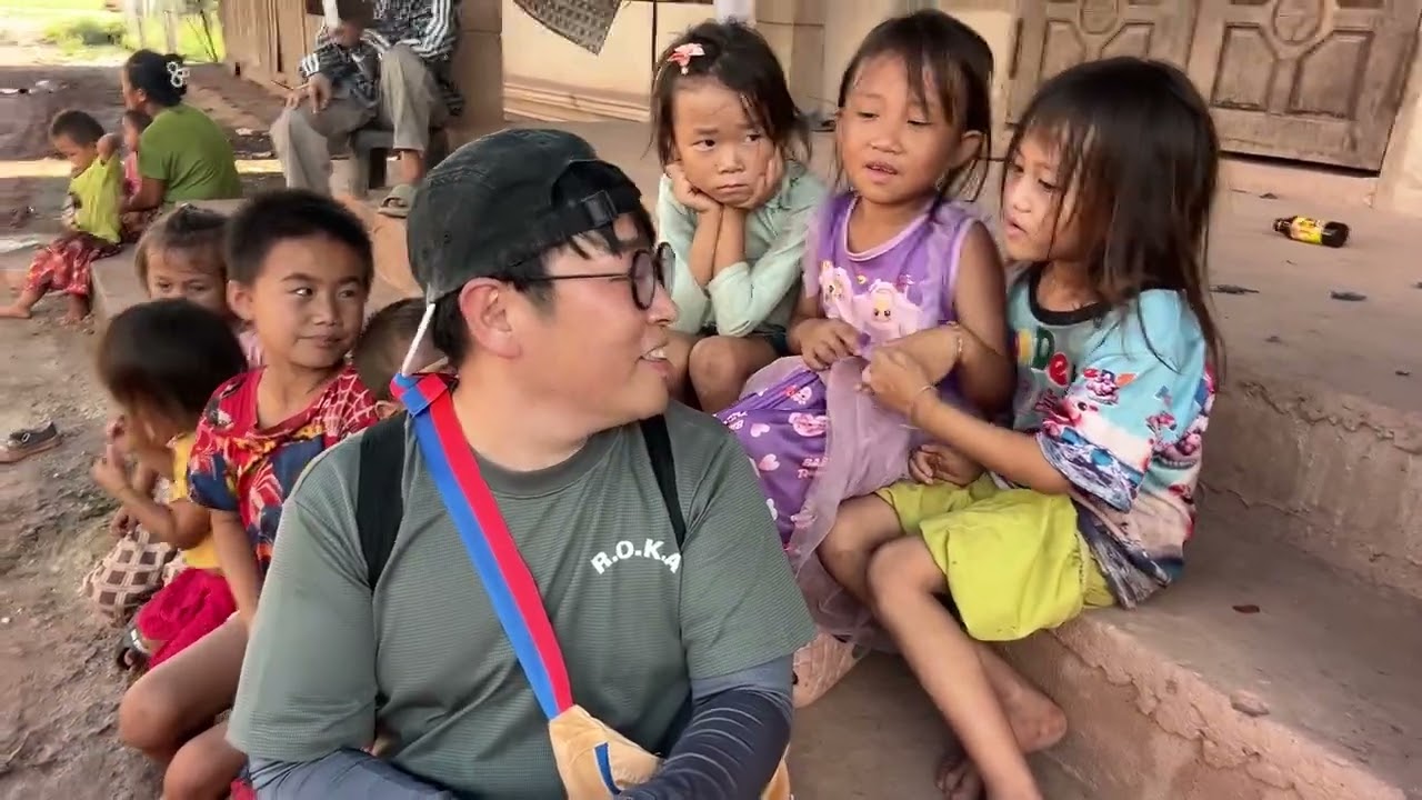 라오스 시골 몽족마을에 가 받습니다 1