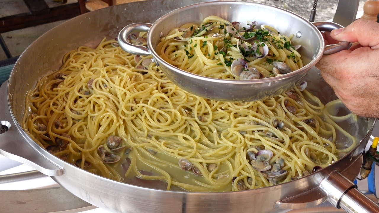 Circa 2kg di Spaghetti cremosi con le Vongole dei Poveri i Lupini di Mare