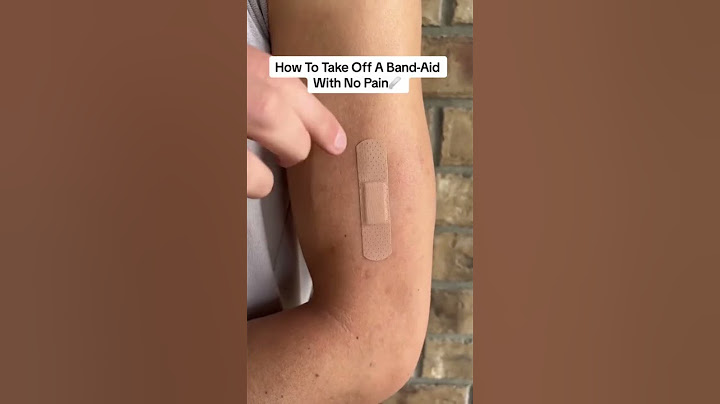 How To Take A Band-Aid Off With No Pain😧🩹 #Shorts