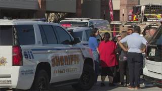 Employee killed after vehicle crashes into Nothing Bundt Cakes in Atascocita