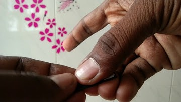 How to insert SIM cards and SD card in RealMe C1