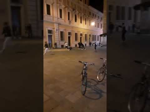 Terribile sparatoria in pieno centro a Reggio Emilia