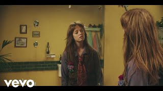 Смотреть клип Orla Gartland - Pretending