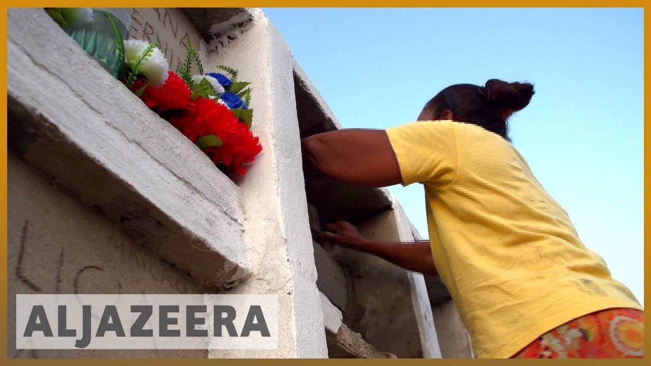 🇨🇴 🇻🇪 متعهد دفن جثث كولومبي يعرض خدمات دفن مجانية للمهاجرين الفنزويليين الفقراء | الجزيرة الإنجليزية