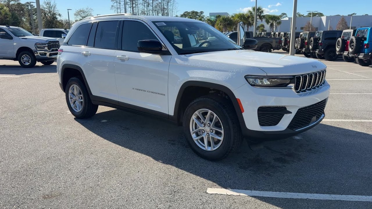 2025 Jeep Grand Cherokee Laredo at New Smyrna Chrysler Jeep Dodge RAM | New Smyrna Beach, FL