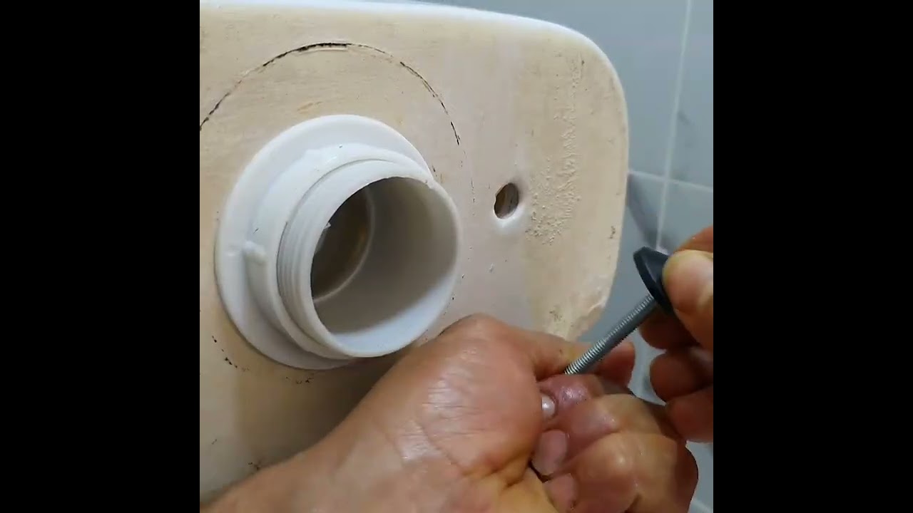 Сиденье для унитаза можно установить менее чем за десять минут и до мельчайших деталей.