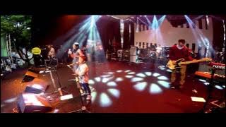 Mocca Feat Aldin & Fadil - Happy (Live at Kampoeng Jazz)