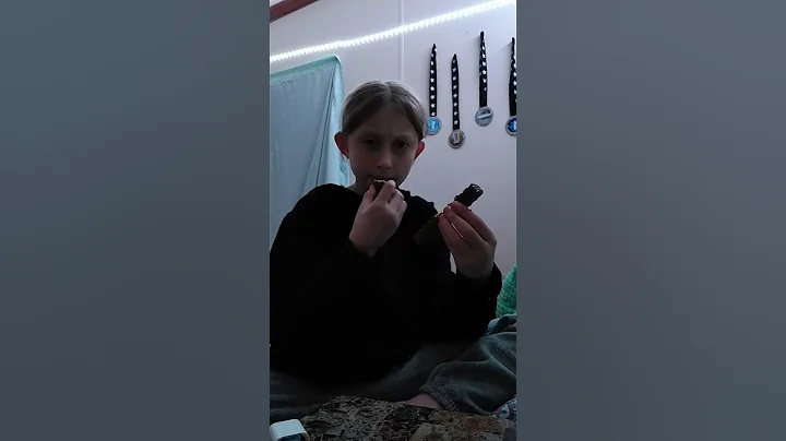 this is how I eat nutter butters