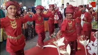 Tari Persembahan Hambur Beras kunyit, Sanggar Seni Bako Lantang, Desa Rambutan Masam.