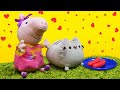 Video e giochi per bambini. Peppa Pig ha un gattino. Le avventure dei giocattoli