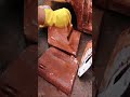 ¡De la basura al garaje! Restauró un Mercedes de juguete y la reacción de su hijo lo dice todo.