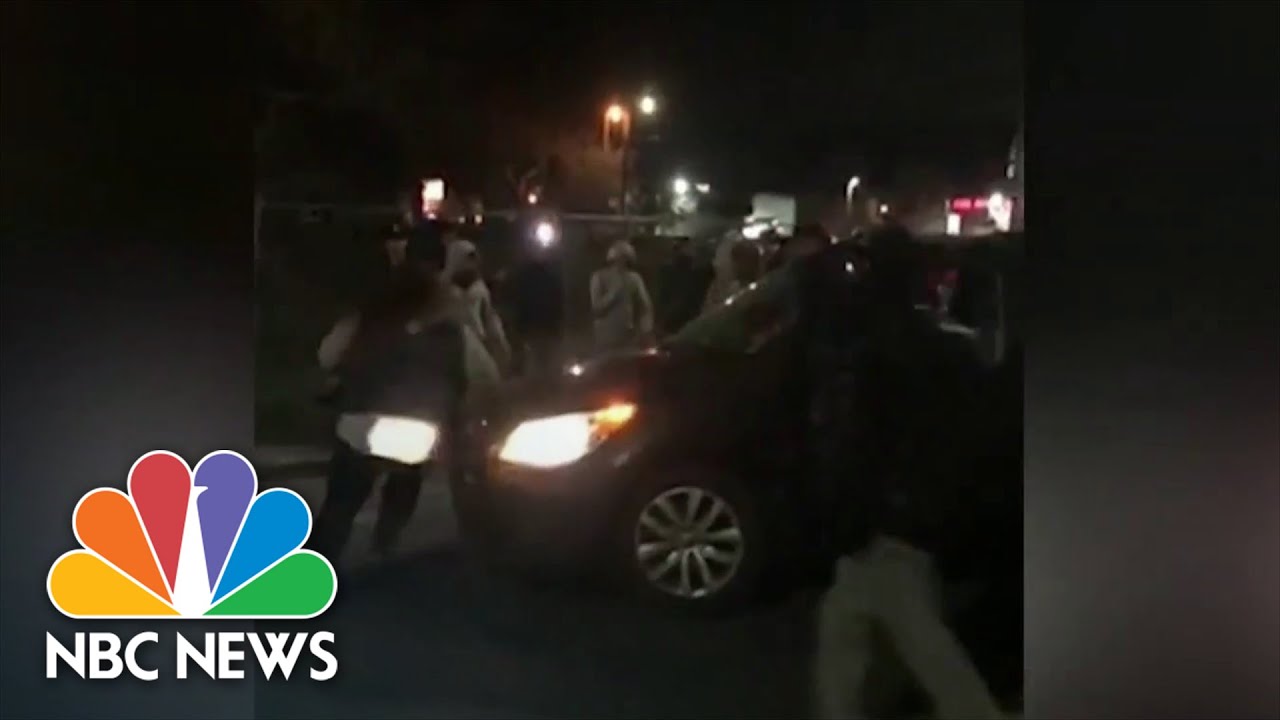 Sideshow mob attacks Sacramento family minivan
