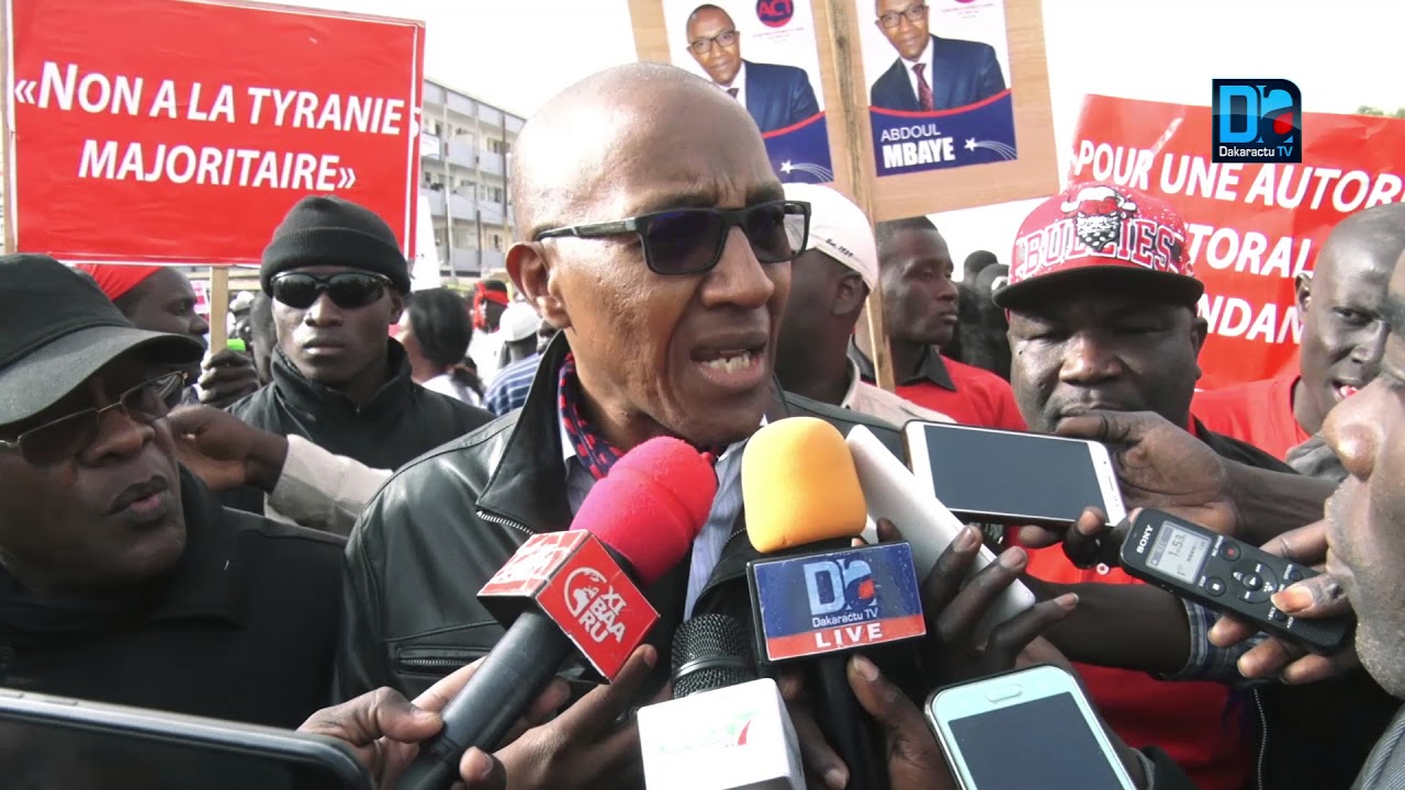 Abdoul Mbaye : “Macky Sall est en train de salir la démocratie...