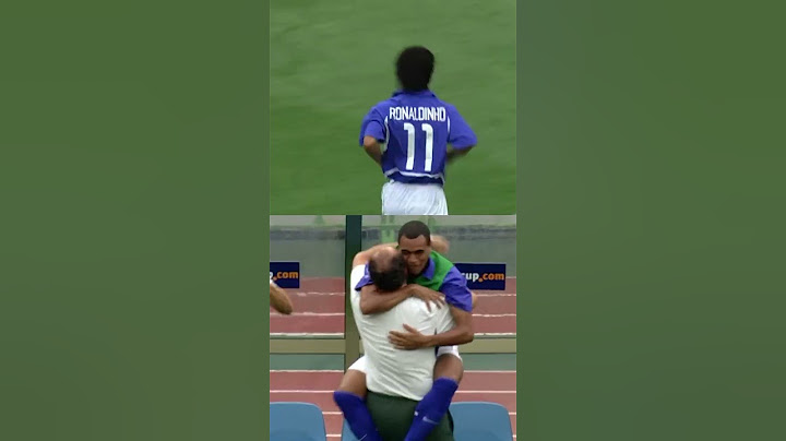 🇧🇷 Coach Scolari’s Reaction to Ronaldinho’s Iconic Free Kick! 🔥🤯⚽#Ronaldinho #FootballLegends