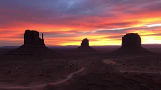 Monument Valley Sunrise - Time lapse