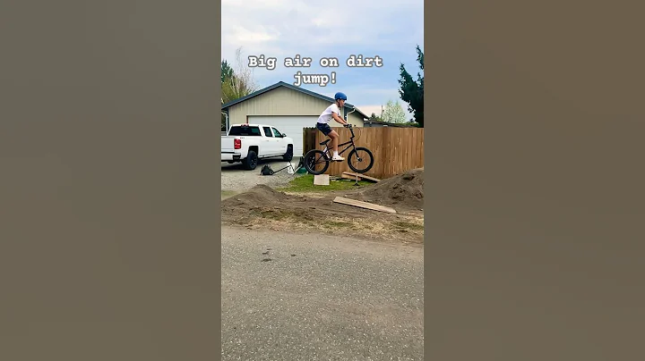 Big air on dirt jump!#bmx#flyxo