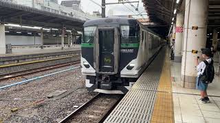 E257系5500番台OM52編成集約臨発車(警笛あり) 上野駅