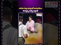 అలిపిరి మెట్ల మార్గాన అలసిపోయి కూర్చున్న జాన్వీ కపూర్ | Janhvi Kapoor In Tirumala Alipiri | CVR OM