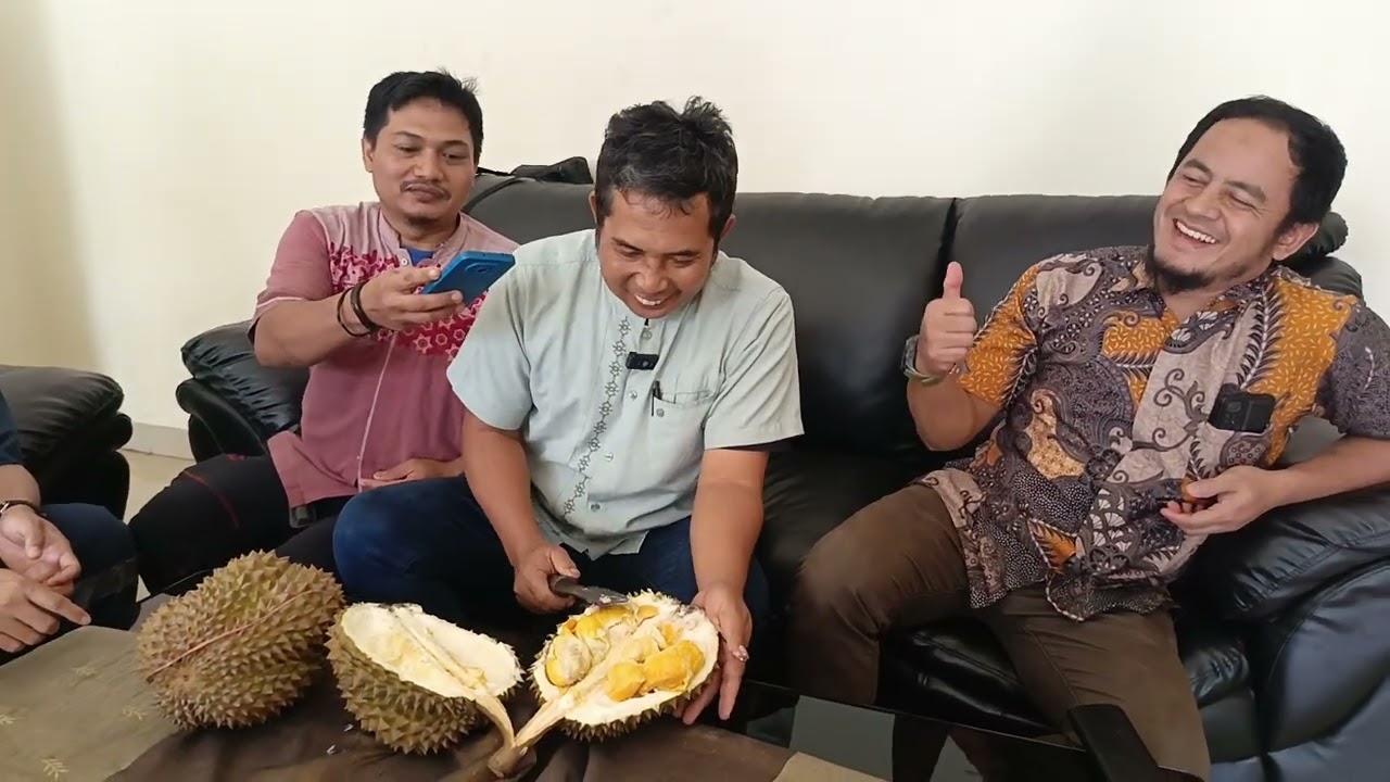 GILA! Unboxing Durian Bawor Kebun Sendiri… Warnanya Bikin Shock! 😱🔥