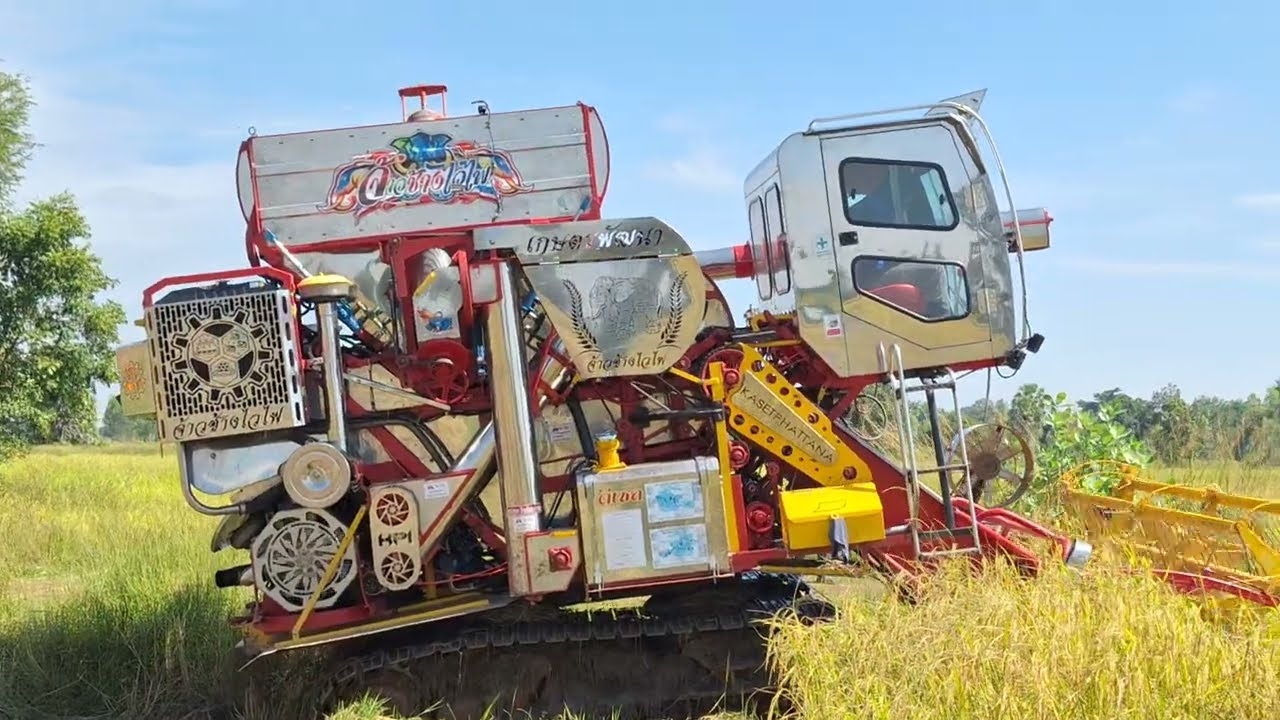 คนขับจัดเต็มรถเกี่ยวจ้าวช้างไวไฟตู้แอร์แกะมาได้สองฤดูกาลพับตู้ในตัว combine harvaster