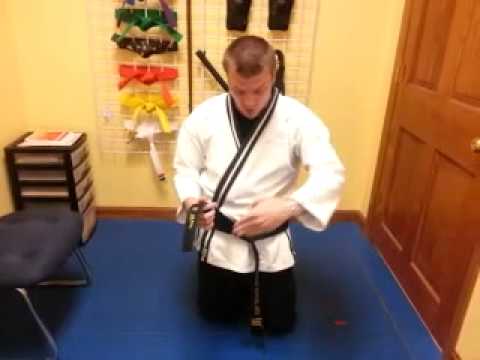 How to tie your belt - YouTube