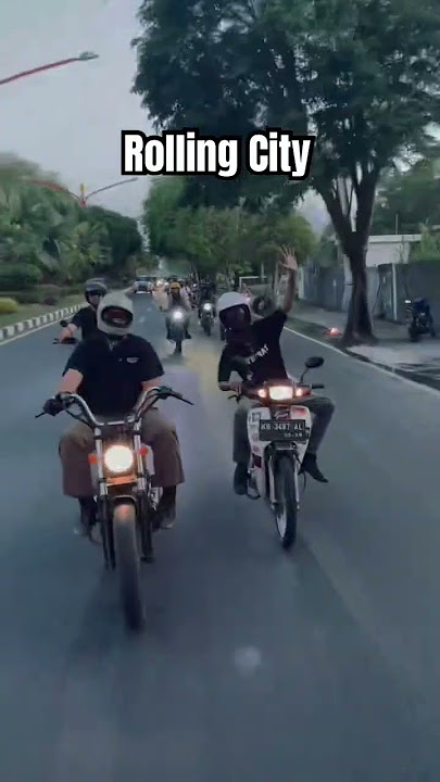 Cewek cantik lirik lirik motor antik 🤣🤣 #tranding #travelvlog #japstyle #motovlog #travel #vlog