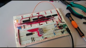 Traffic light with flip flops Type D