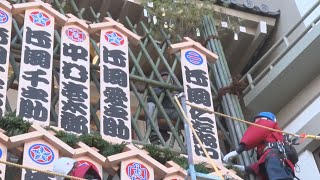 京都・南座で「まねき上げ」 歌舞伎公演を前に看板掲げる