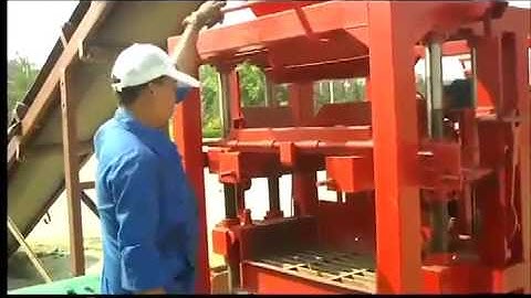 QT4-26 Semi automatic brick making machine