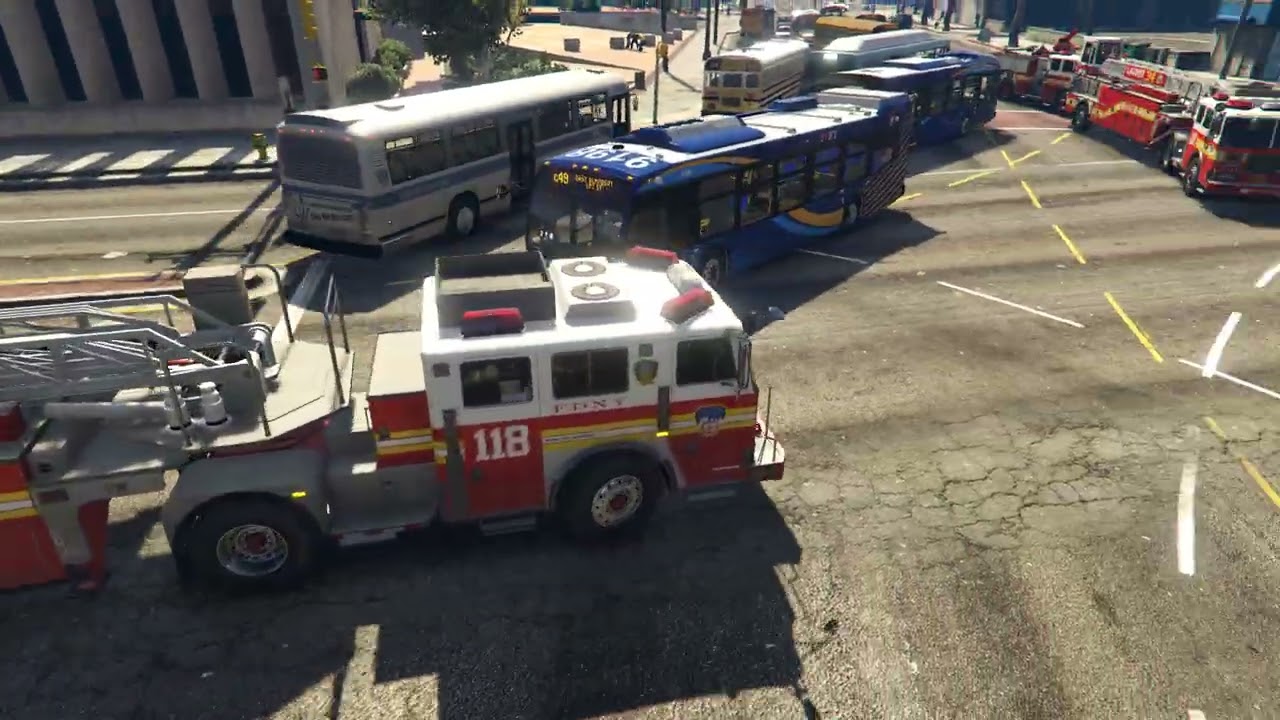 GTA 5 - Almost 12 minutes of Traffic Mayhem: Pile ups, Chaos and More
