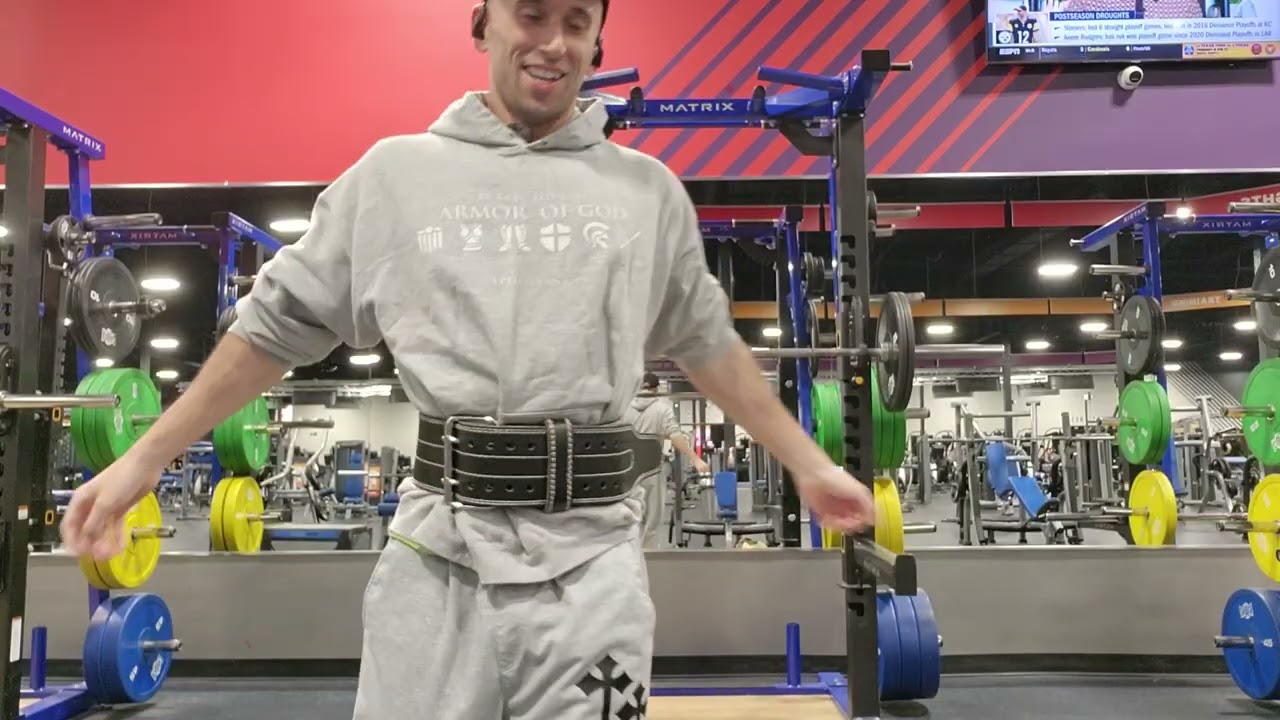 Shoulders (Standing barbell press, LAT Raises), Tha Carter VI (6), World News and what I think Jun 6