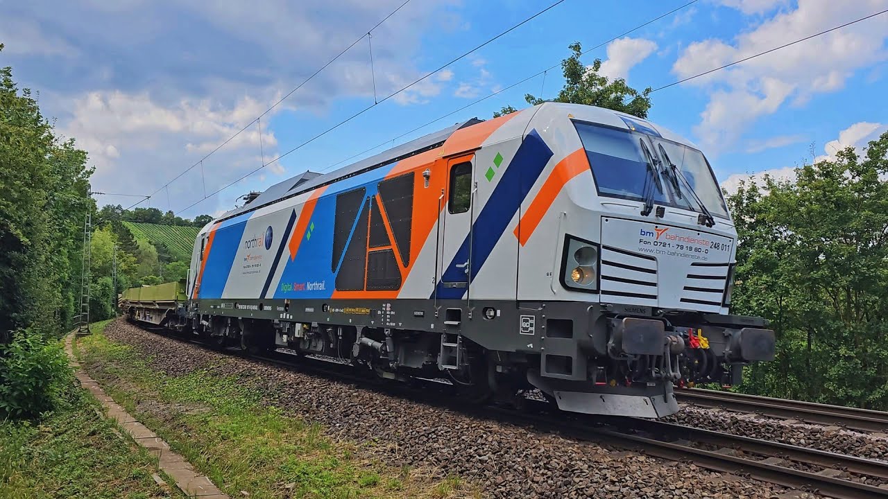 BM Bahndienste 248 011 mit Flachwagen in Stuttgart Münster