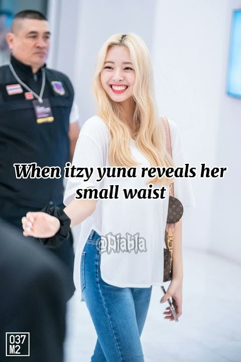 Yuna tiny waist makes Midzy go crazy.#itzy #yuna #waist #yunawaist