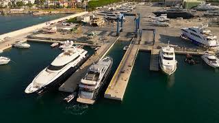 Crane Lifting of € 5 Million Super Yacht › Princess 32M Seabeach
