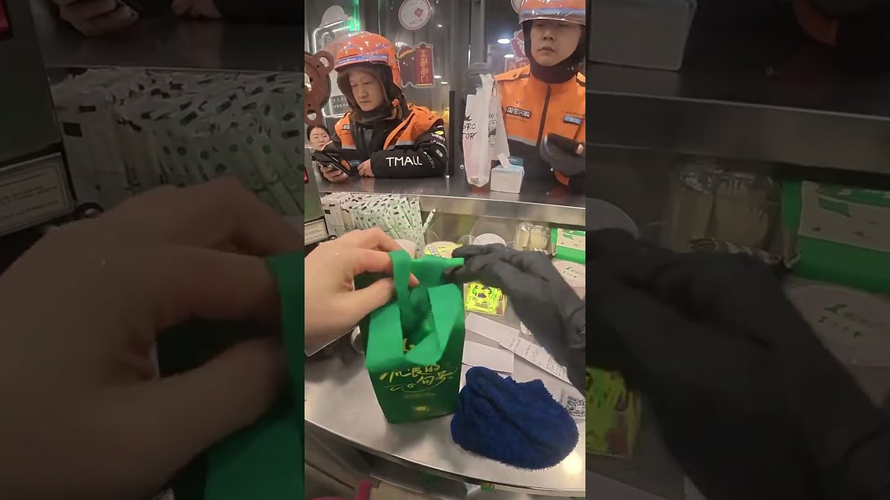 I work part-time at a coffee shop.