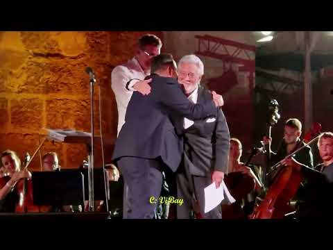 Plácido Domingo duets the Turkish song "Senede bir gün" with Murat Karahan, Aspendos 29/09/2022