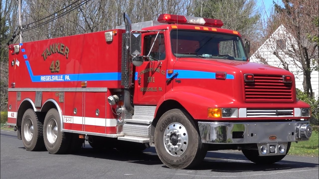 Community Fire Company of Riegelsville Tanker 42 Responding 4/20/22