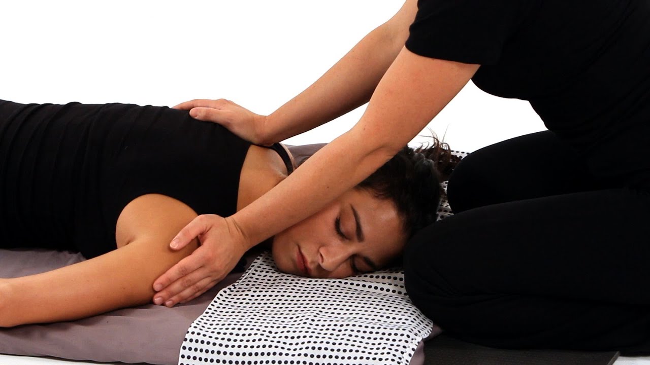 How To Give A Back Shoulder Massage Shiatsu Massage Youtube Free Nude