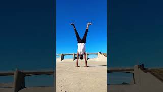 SERENE HANDSTAND : Zen VIBES IN MOTION  #BalanceInBeauty #cyberyoga #handbalance