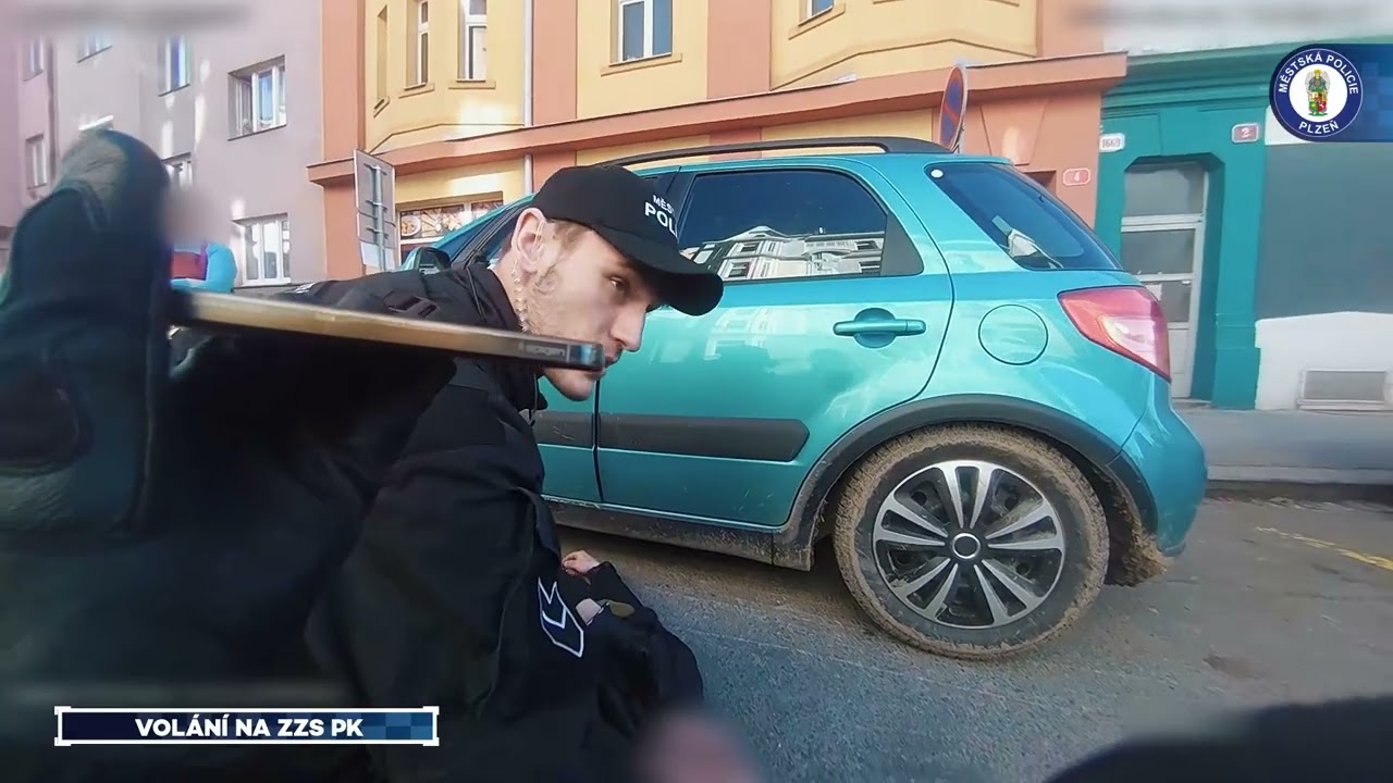 Muž v bezvědomí seděl bezvládně v autě 🚙🆘