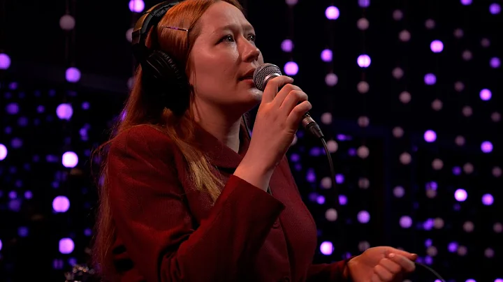 Julia Jacklin - Ignore Tenderness (Live on KEXP)