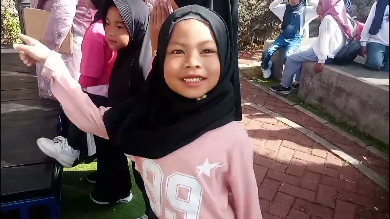 Pentas seni & market day,pulang nya nnton bioskop brg tmn😍