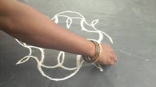 Easy and simple ashta Lakshmi Vilaku kolam with 5x5 dots