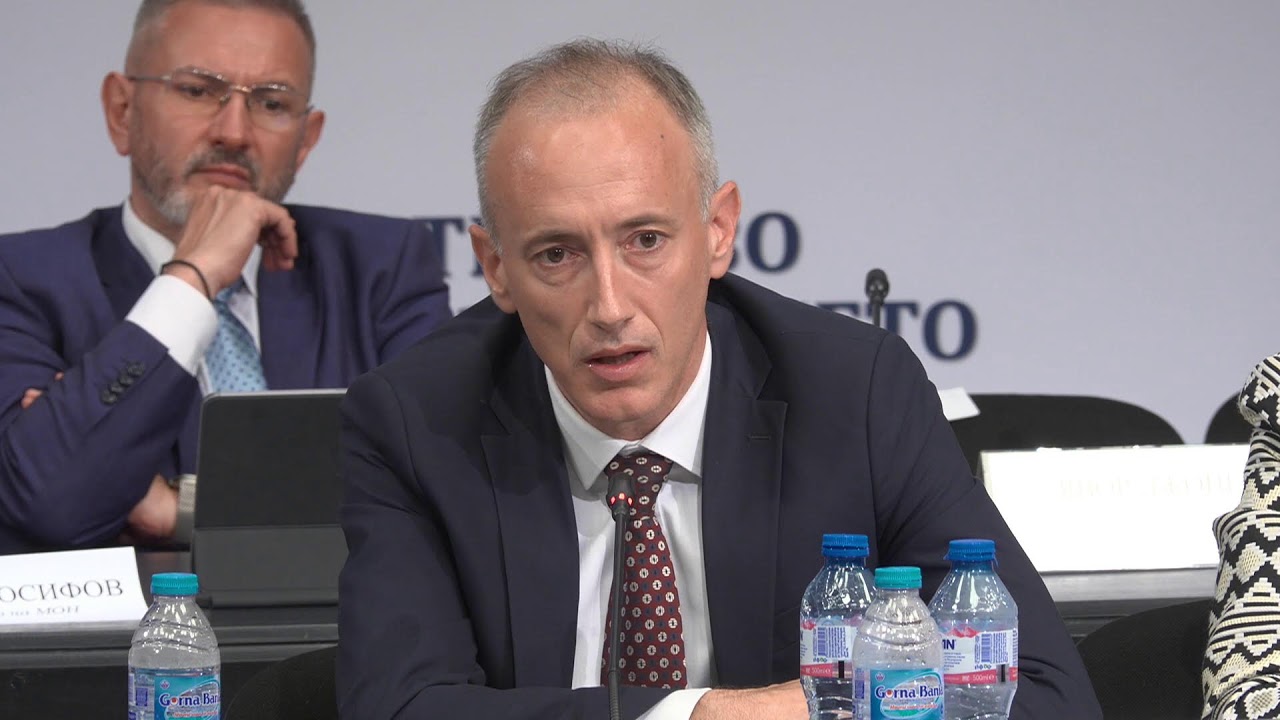 Дискусия за изучаването на добродетели и религии