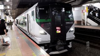 [ドア再開閉あり]E257系 OM-92編成 臨時特急あずさ76号新宿行が立川駅3番線を122分(2時間2分)遅れて発車するシーン