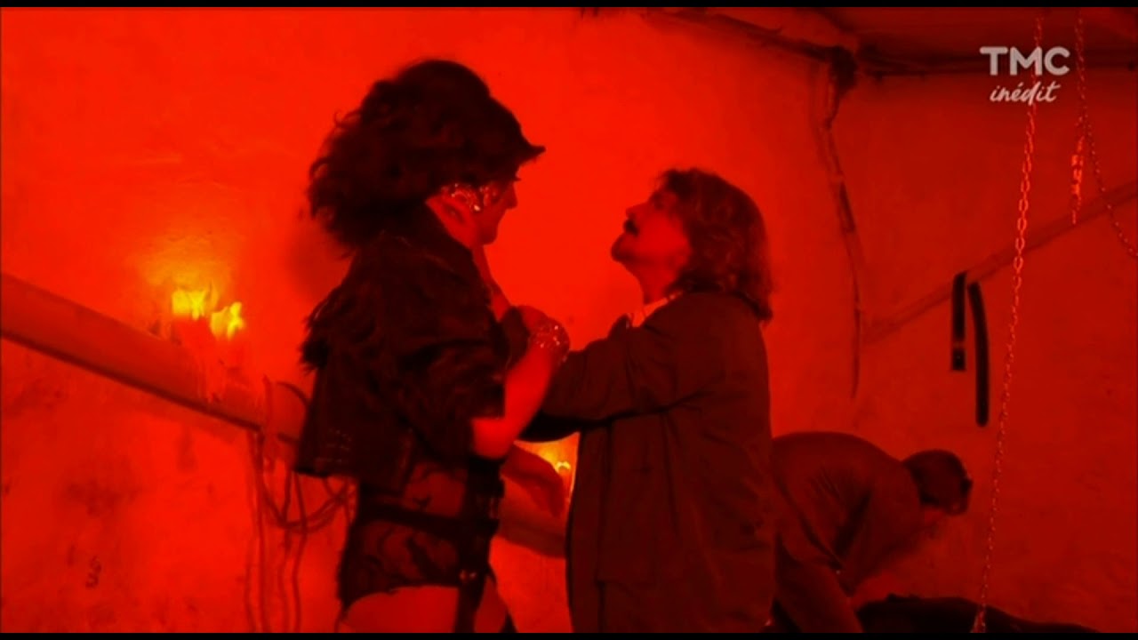 Lady Maxx drag queen dans la série Les Mystères de l'amour sur TMC