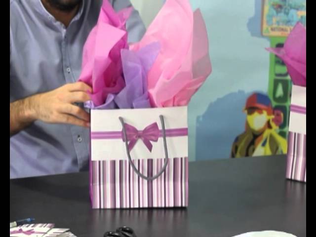 Giftology Video: How to Put Tissue Paper in a Gift Bag