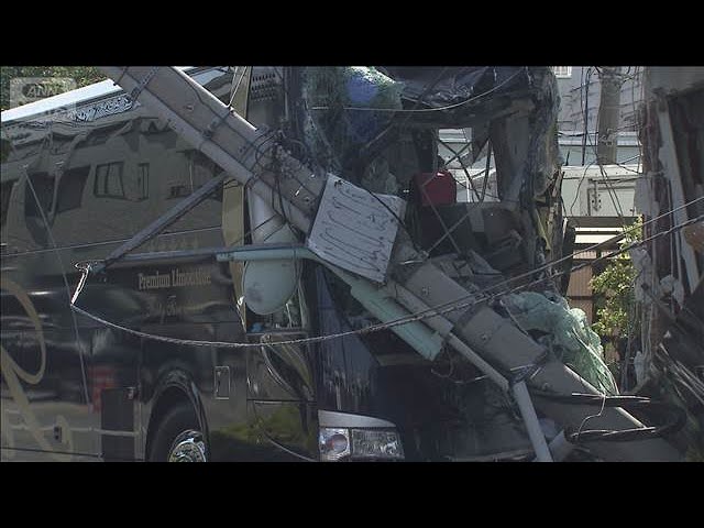 Tour bus crashes into utility pole; bus company raided; driver Tour bus crashes into utility pole; bus company raided; driver