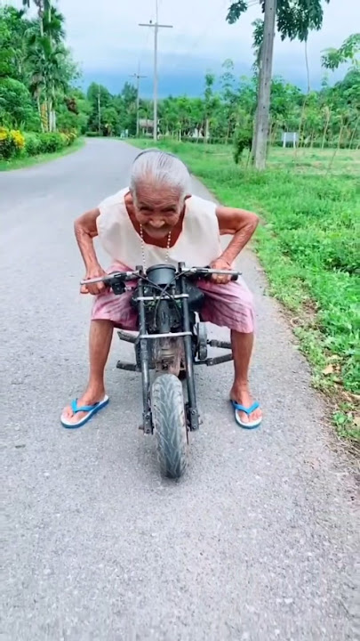 NENEK NAIK MOTOR