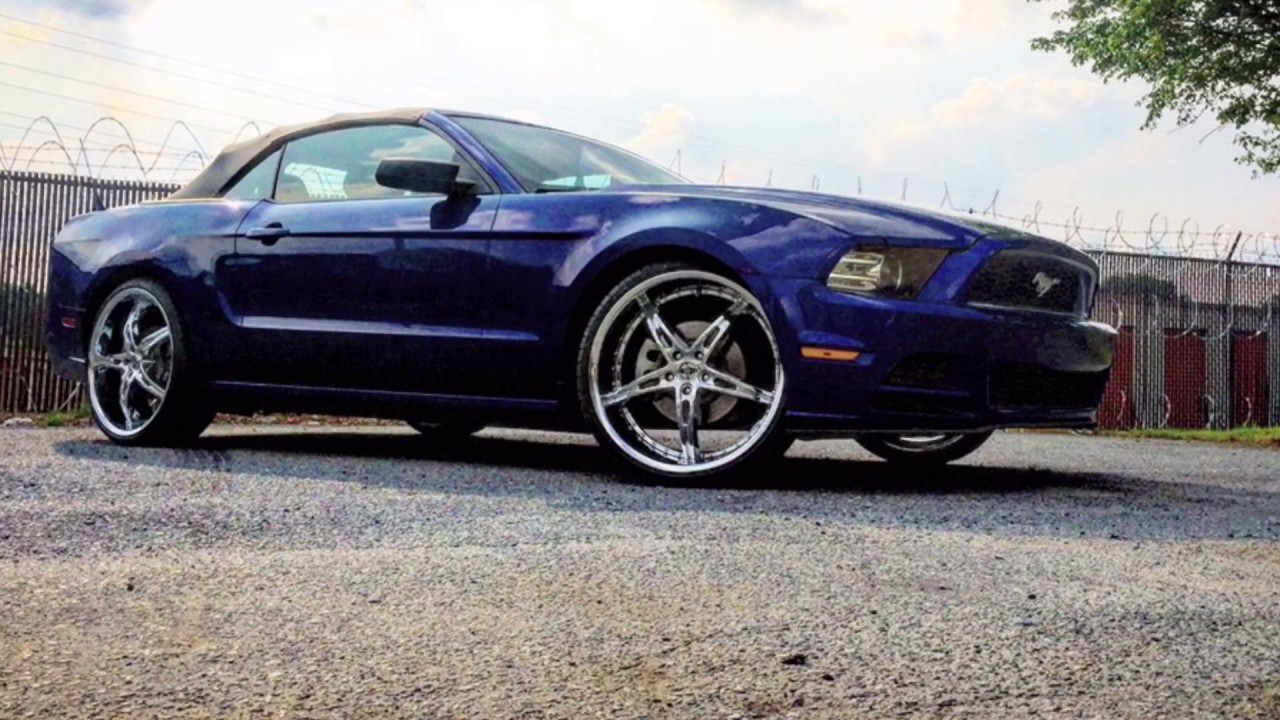 2014 Ford Mustang riding out on 22